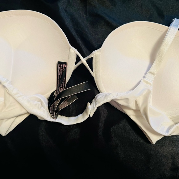 Victoria Secret Bombshell Bra - Picture 2 of 4